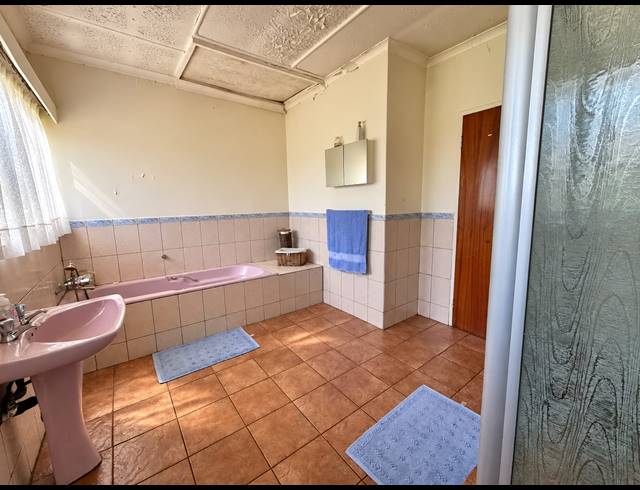 5 BEDROOM HOUSE FOR SALE IN MANTEVREDE